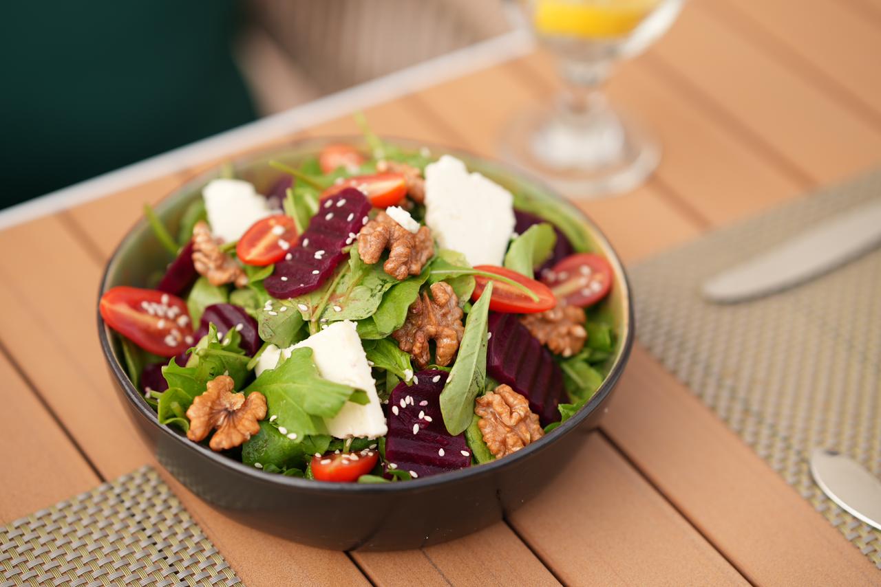 سلطة الروكا والشوندر